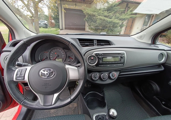 Toyota Yaris cena 29900 przebieg: 123000, rok produkcji 2012 z Golczewo małe 232